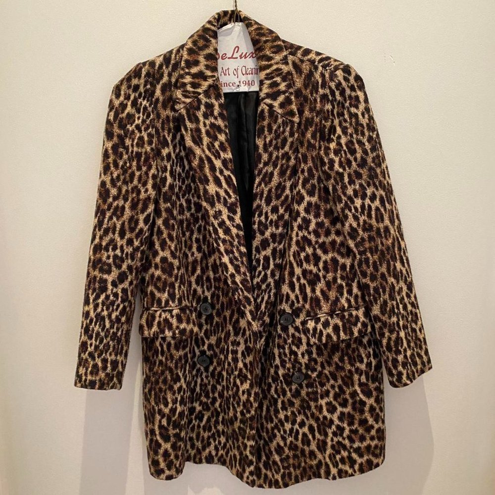 ZARA leopard print double breasted blazer with button closure and two pockets